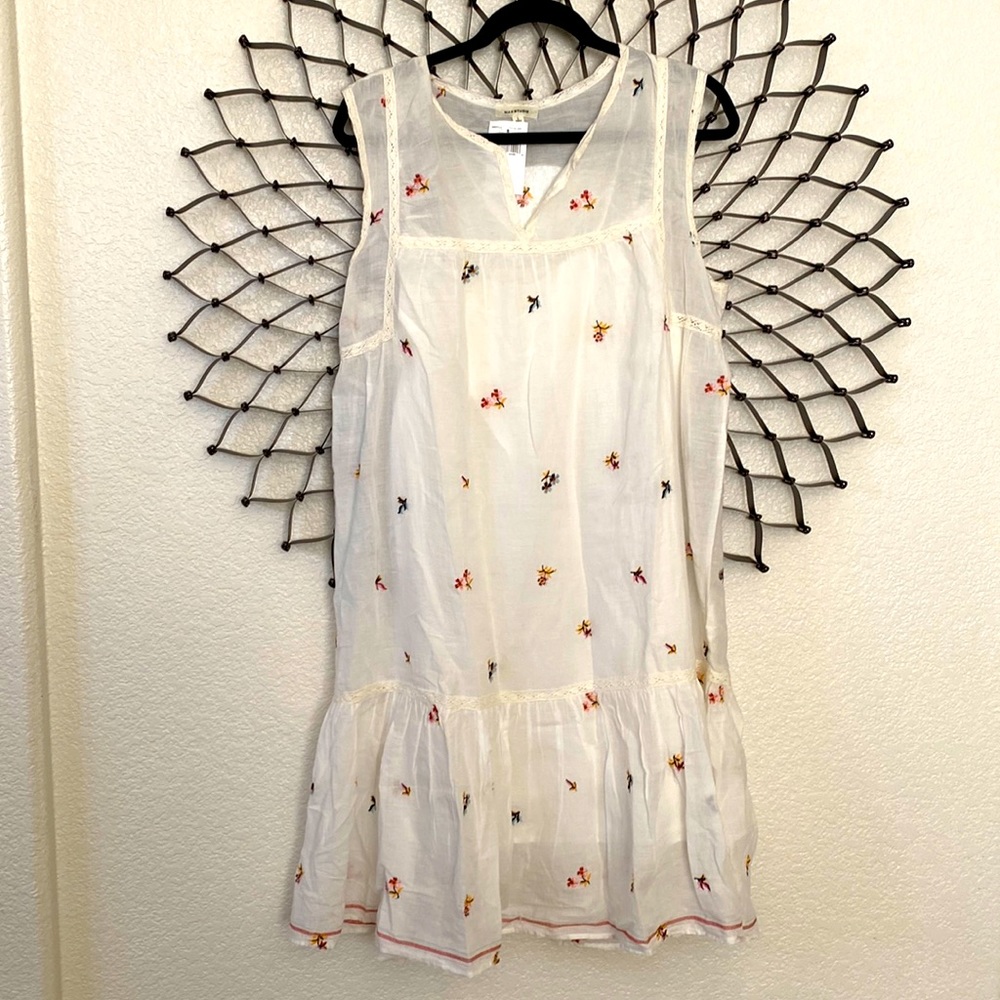Max Studio embroidered white/light beige dress, NWT, SZ L